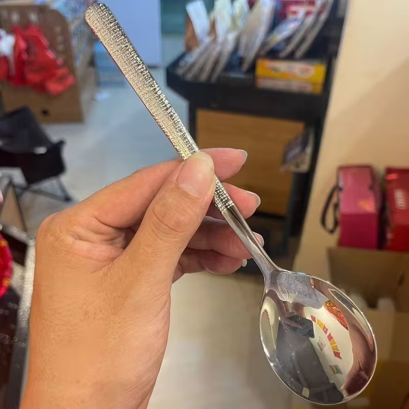 10dílná vysoce kvalitní nerezová lžíce s kladívkovým vzorem