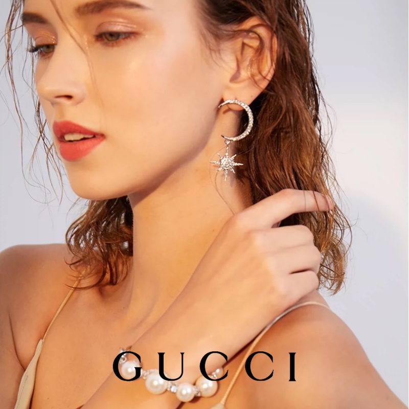 Cercei la modă cu diamante Gucci din aur de 18k