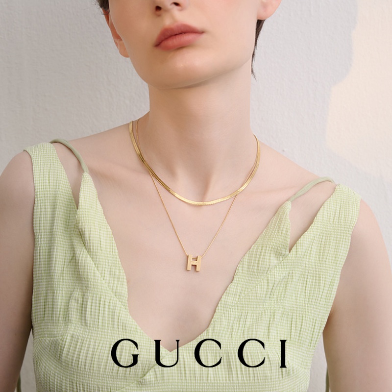 Colier Gucci cu litere din aur de 18k