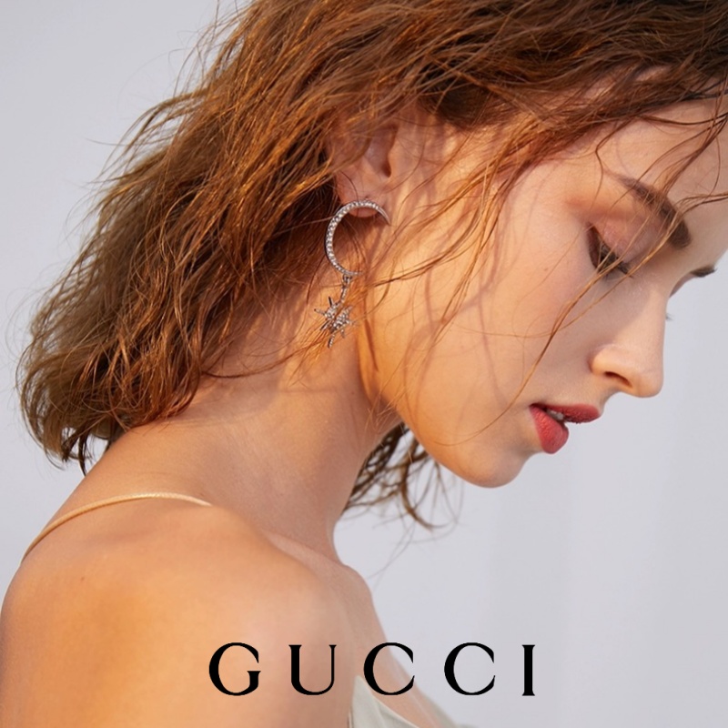 Cercei la modă cu diamante Gucci din aur de 18k