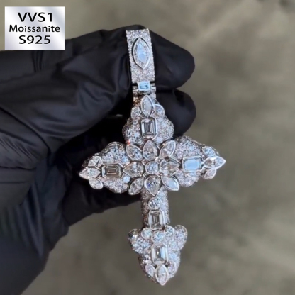 Cross Special Inlaid Gravity Moissanite Pendant