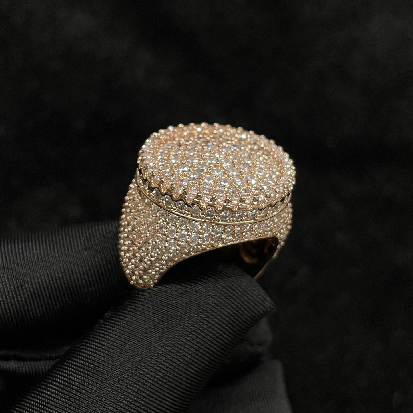 Moissanite Three-dimensional Circular Design Ring