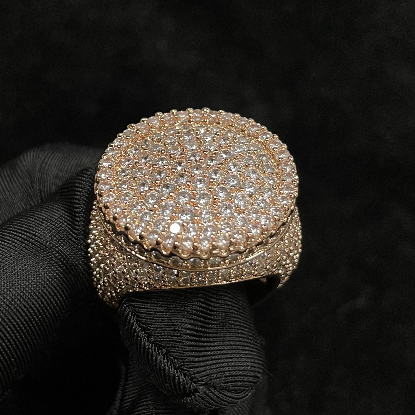 Moissanite Three-dimensional Circular Design Ring