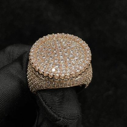 Moissanite Three-dimensional Circular Design Ring