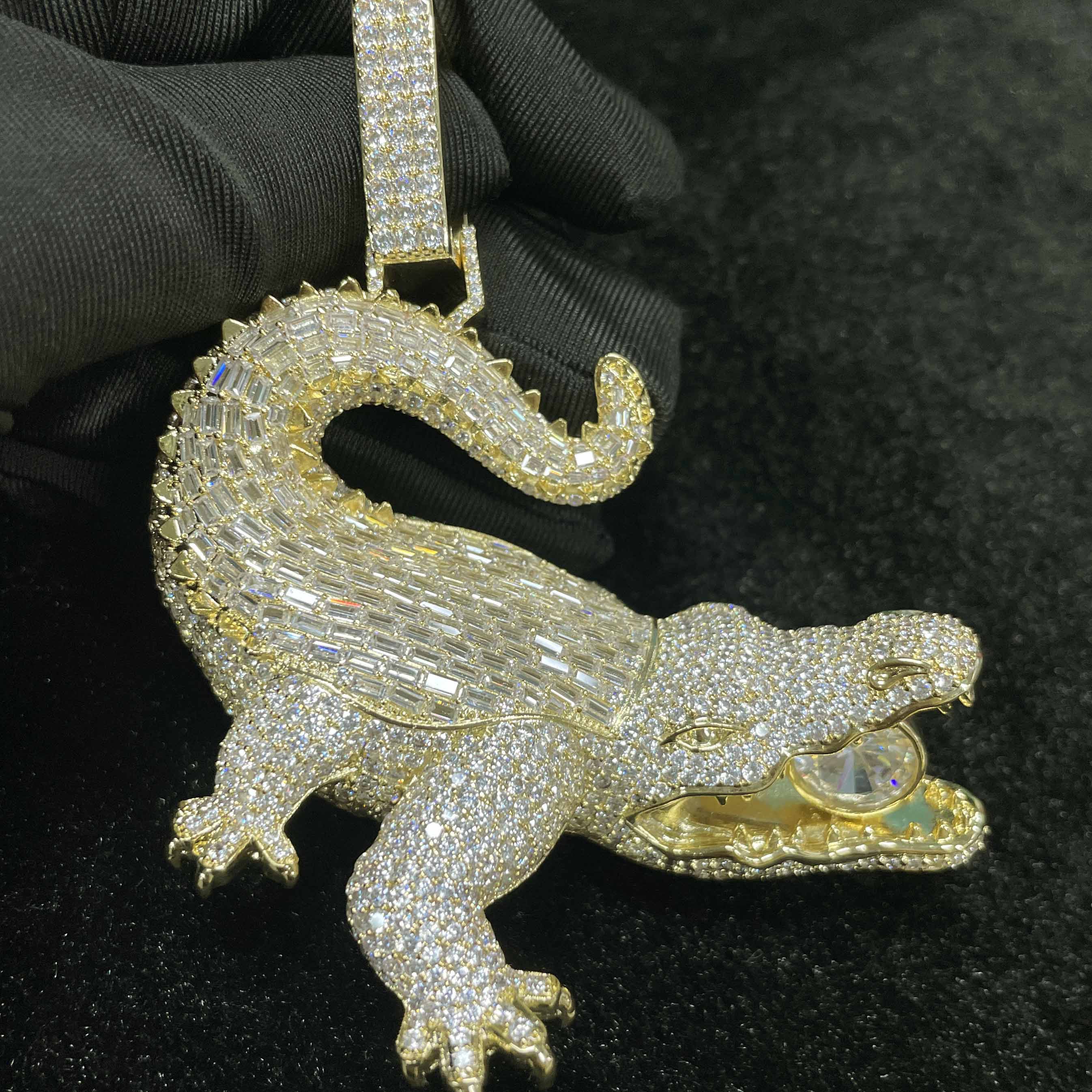 Moissanite Luxury Charm Crocodile Pendant