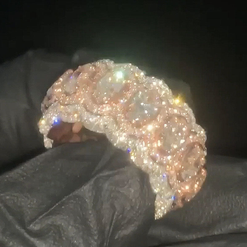 Moissanite Patterned Edge Design Oval Goose Egg Diamond Ring