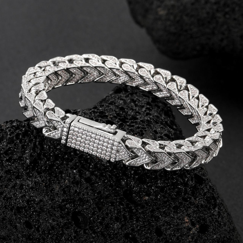 8mm Moissanite V-Shaped Chain 4-Sided Diamond Chain