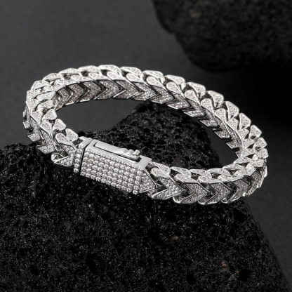 8mm Moissanite V-Shaped Chain 4-Sided Diamond Chain