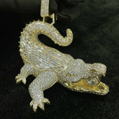 Moissanite Luxury Charm Crocodile Pendant
