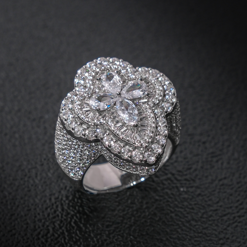 Moissanite Luxury Shaped Four-Leaf Clover Ring