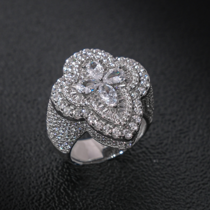 Moissanite Luxury Shaped Four-Leaf Clover Ring