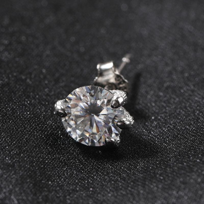 S925 Moissanite Light Luxury Claw Earrings