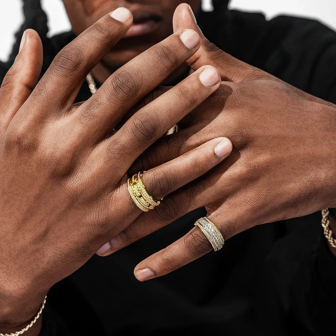 Round Cut Moissanite Enlacement Ring