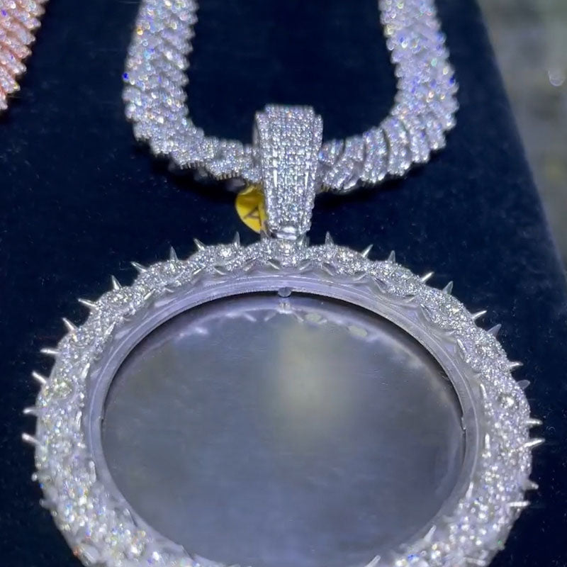 Moissanite Thorn Round Customizable Photo Pendant