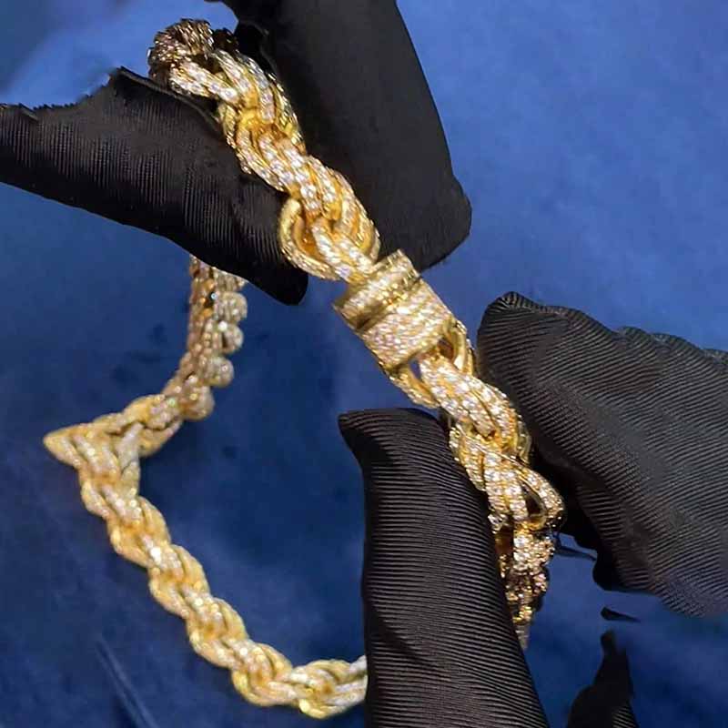 12mm Moissanite Exquisite Socket Design Diamond Twist Chain