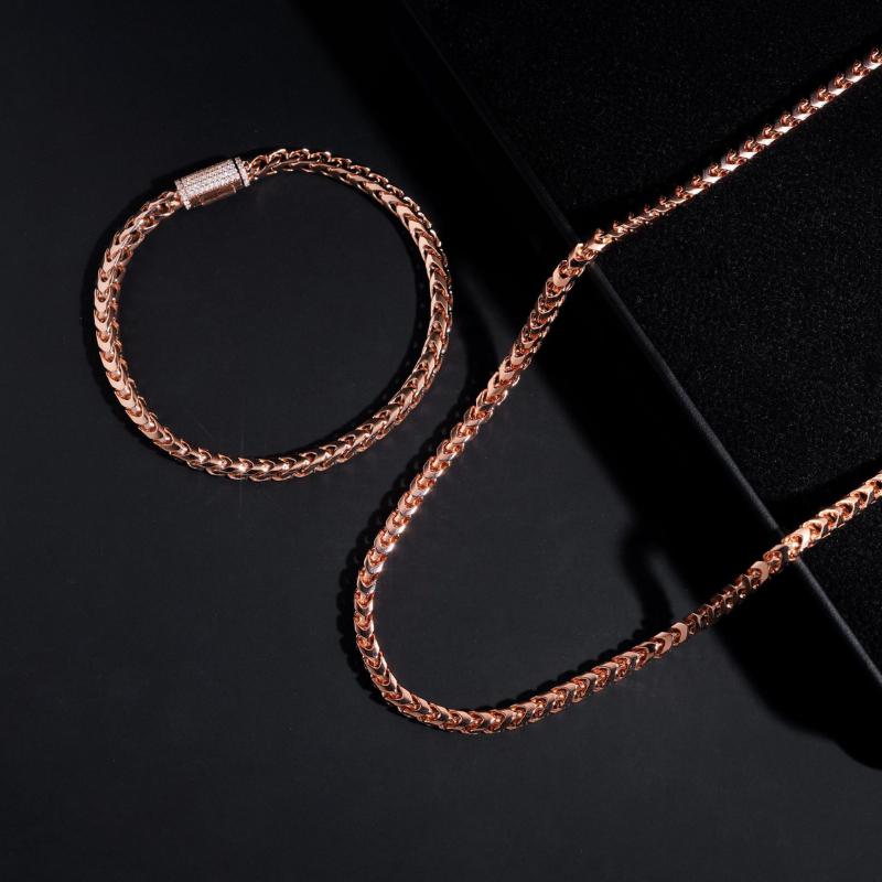 S925 4mm Moissanite Buckle Snake Bone Twist Chain