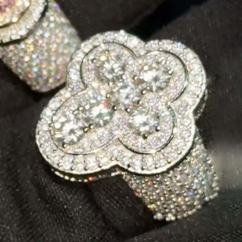 Moissanite Four-Leaf Clover Three-Dimensional Ring