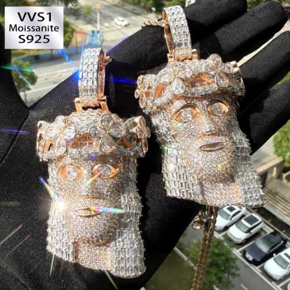 Moissanite Four-Leaf Clover Headdress Jesus Pendant