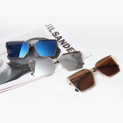 Fashionable Large Frame Sunglasses