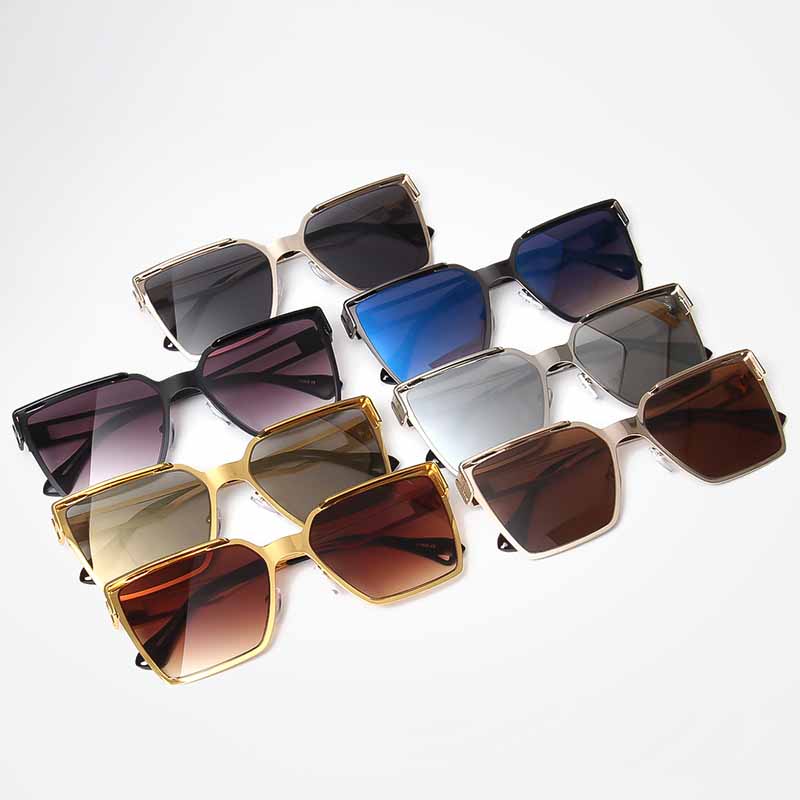 Fashionable Large Frame Sunglasses
