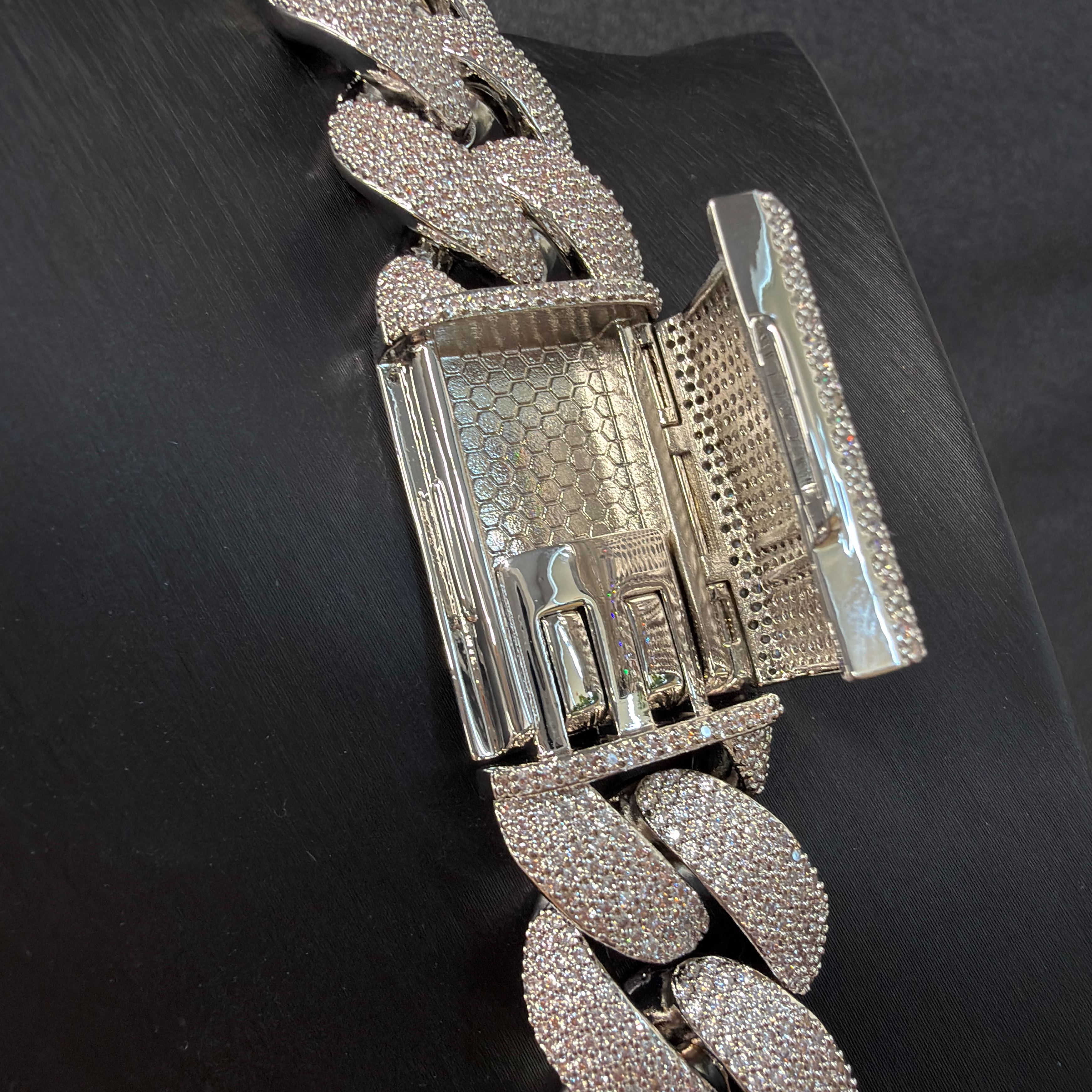 Moissanite "WOW" Letter Design Buckle 20mm Cuban Chain