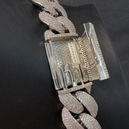 Moissanite "WOW" Letter Design Buckle 20mm Cuban Chain