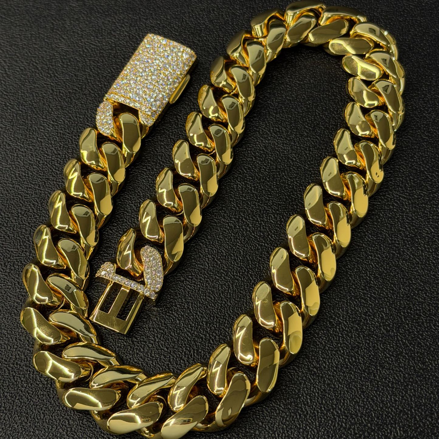 25mm Detail-oriented Design Moissanite Cuban Chain