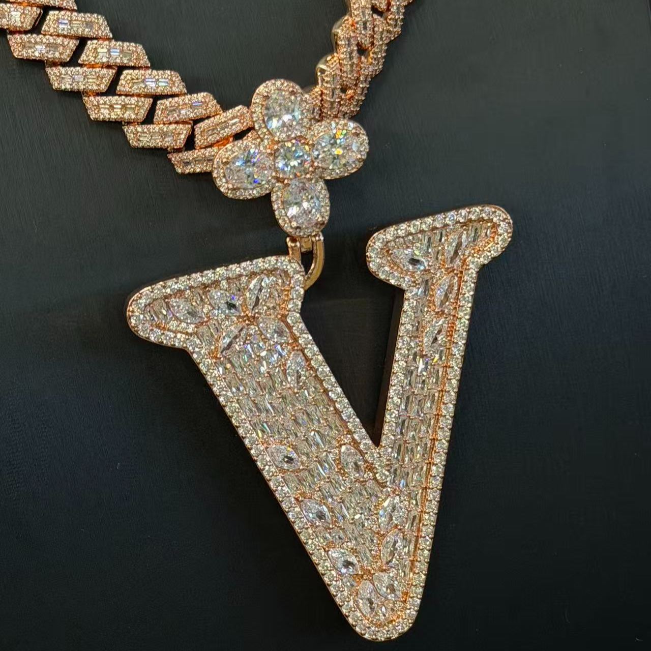 Design Letter V Marquise Shape Moissanite Pendant
