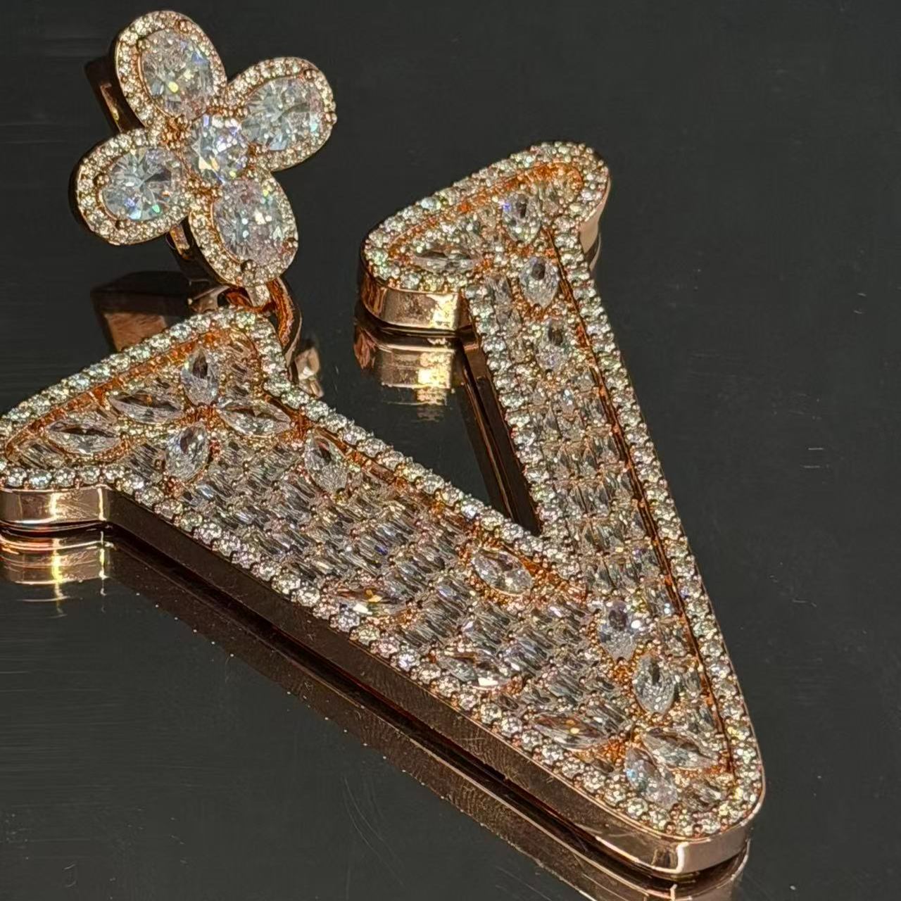 Design Letter V Marquise Shape Moissanite Pendant