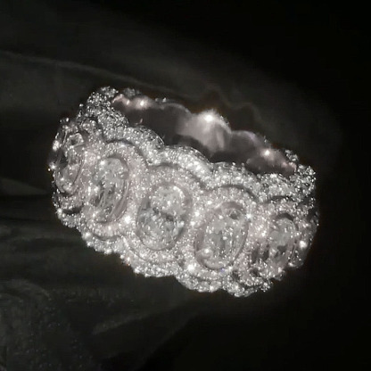 Moissanite Patterned Edge Design Oval Goose Egg Diamond Ring