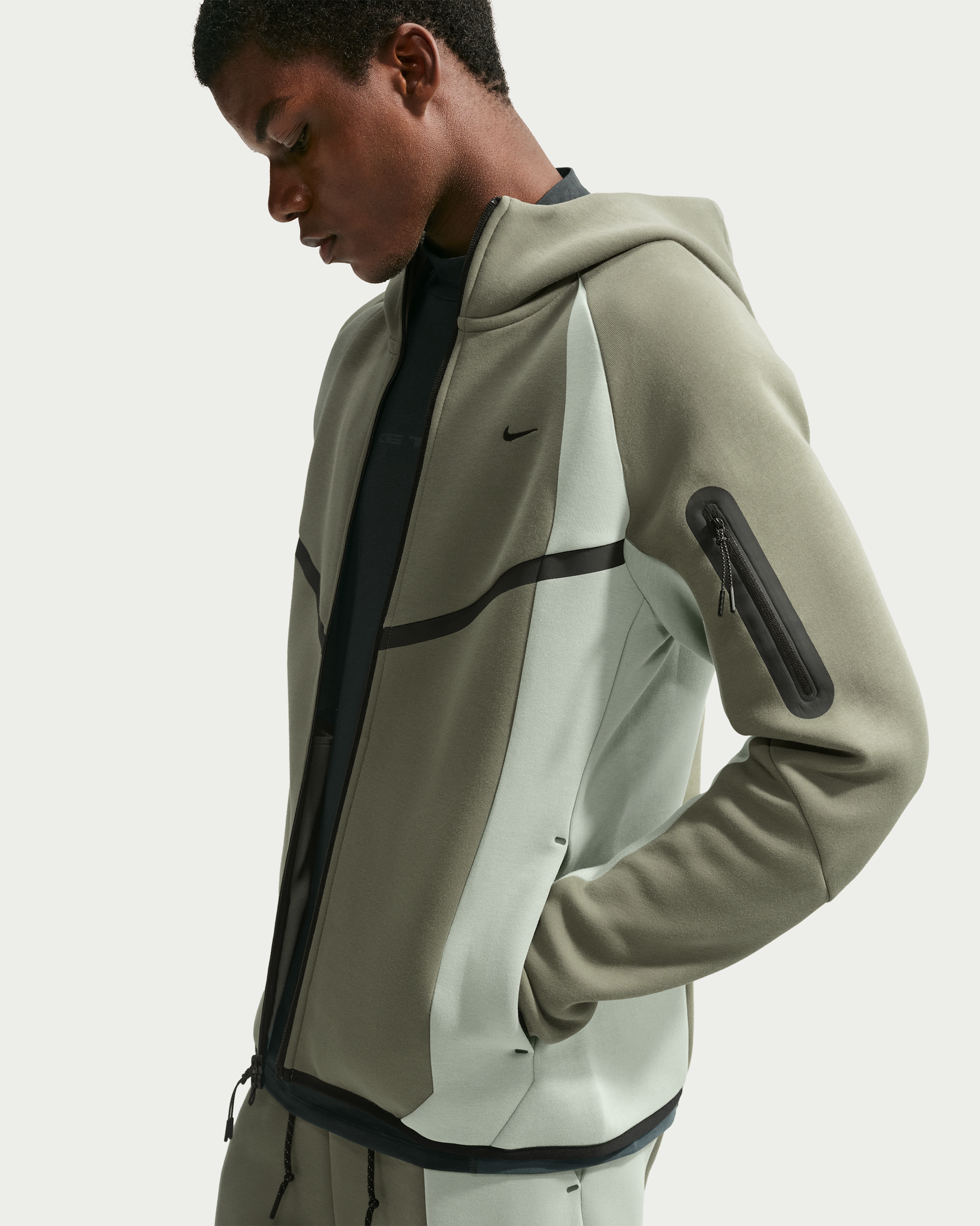 Nike Tech Men's Colour-Block Full-Zip Fleece Windrunner Jacket - Silver Sage/Jade Horizon/Black - View 3