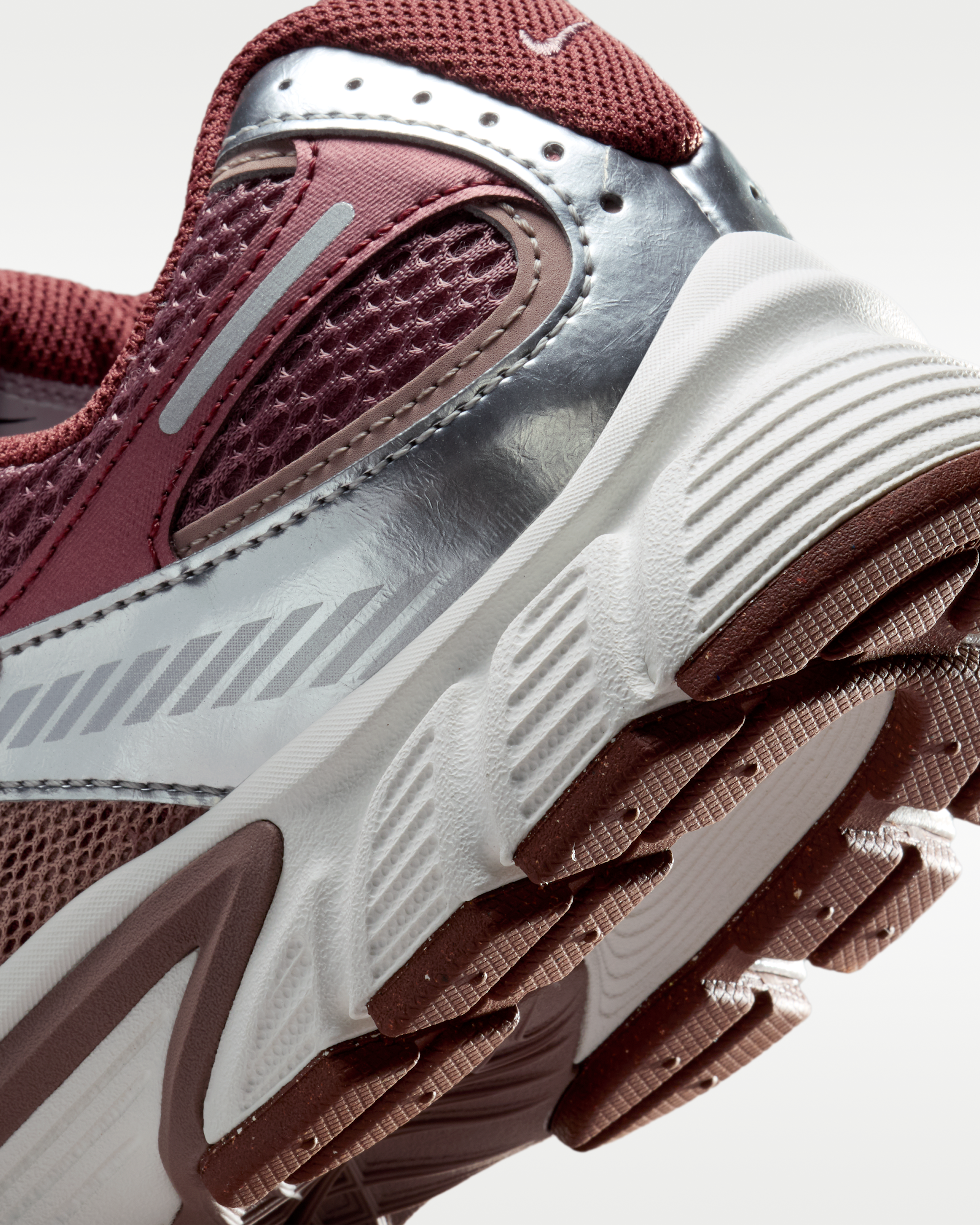 Nike V5 RNR Women's Shoes with Reflective Design Accents - Smokey Mauve/Red Sepia/Malt/Metallic Silver - View 8