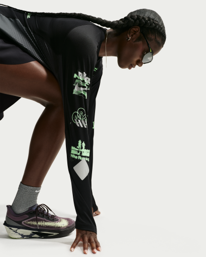 Nike Swift Women's Long-Sleeve Running Top - Black/Iron Grey/Illusion Green - View 3