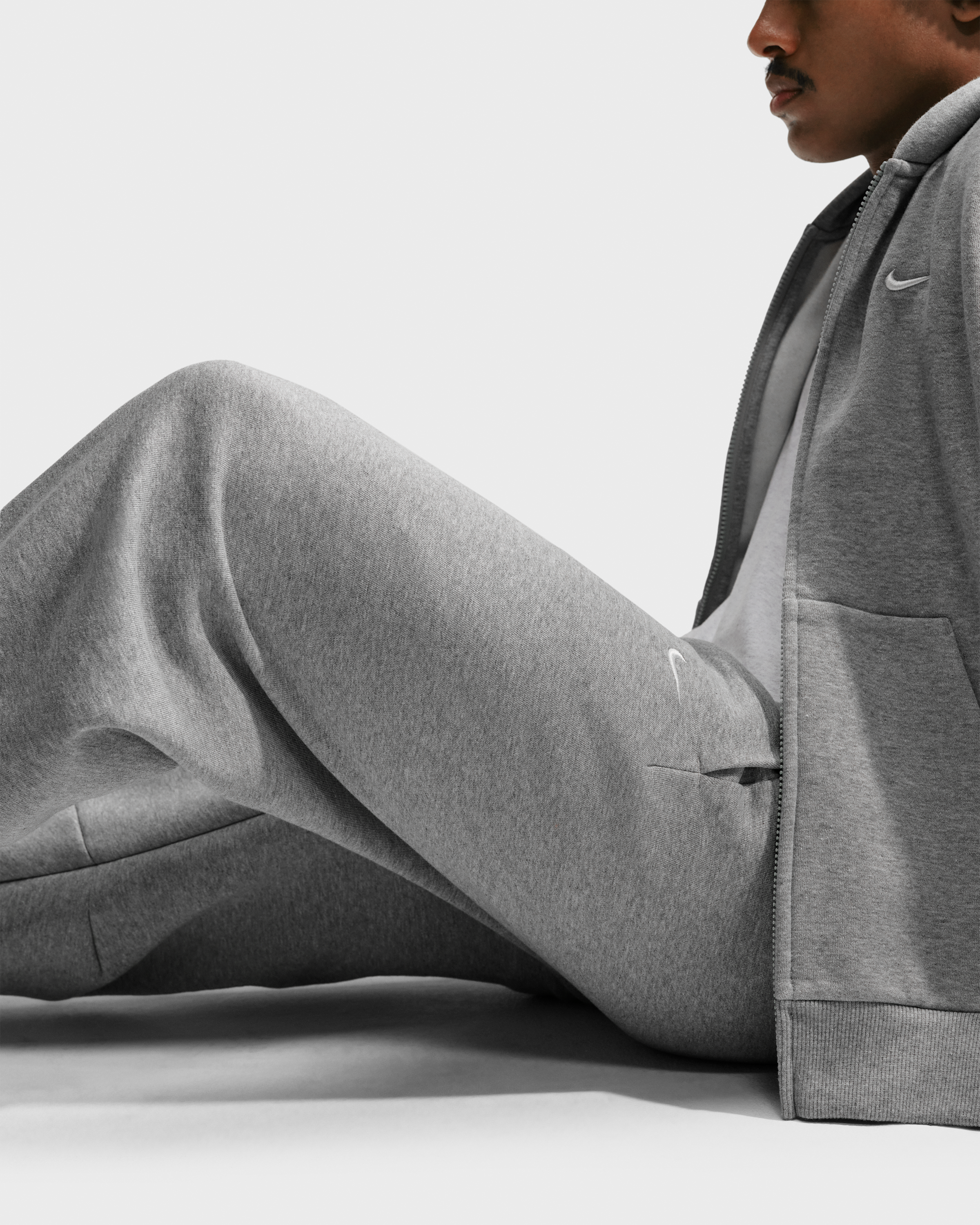 Nike Solo Fleece Men's Joggers - Dark Grey Heather/Sail - View 4
