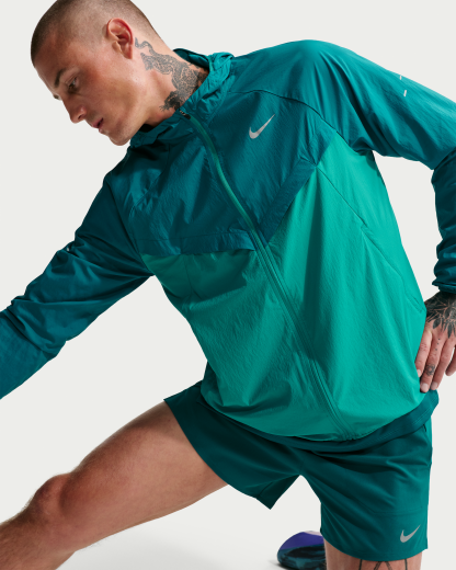 Nike Stride Men's Repel UV Running Jacket - Bright Spruce/Energy - View 3