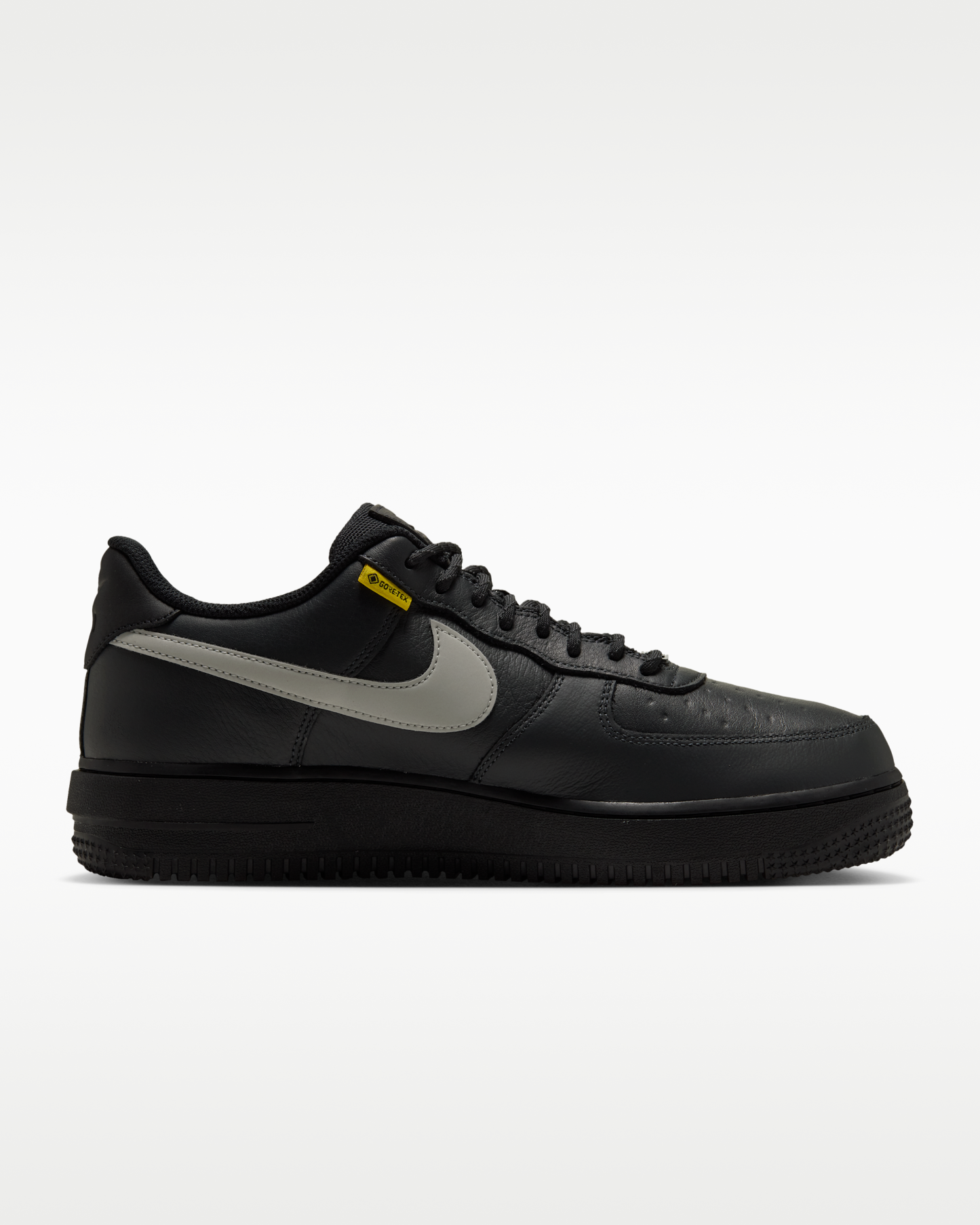 Air Force 1 GORE-TEX Vibram® Men's Waterproof Shoes - Black Pine/Black/Pink Foam/Tech Grey - View 3