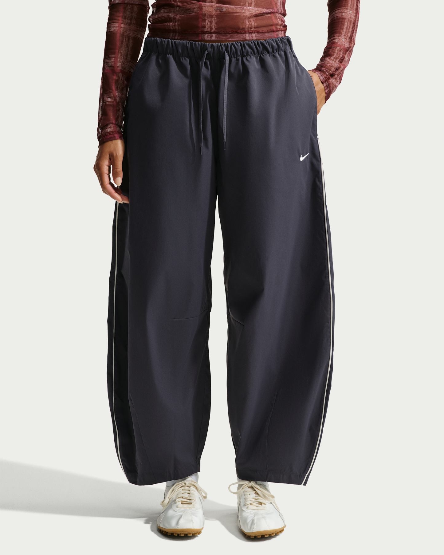 Nike Sportswear Women's Loose Mid-Rise Barrel Trousers - Gridiron/Sail/Sail - View 2