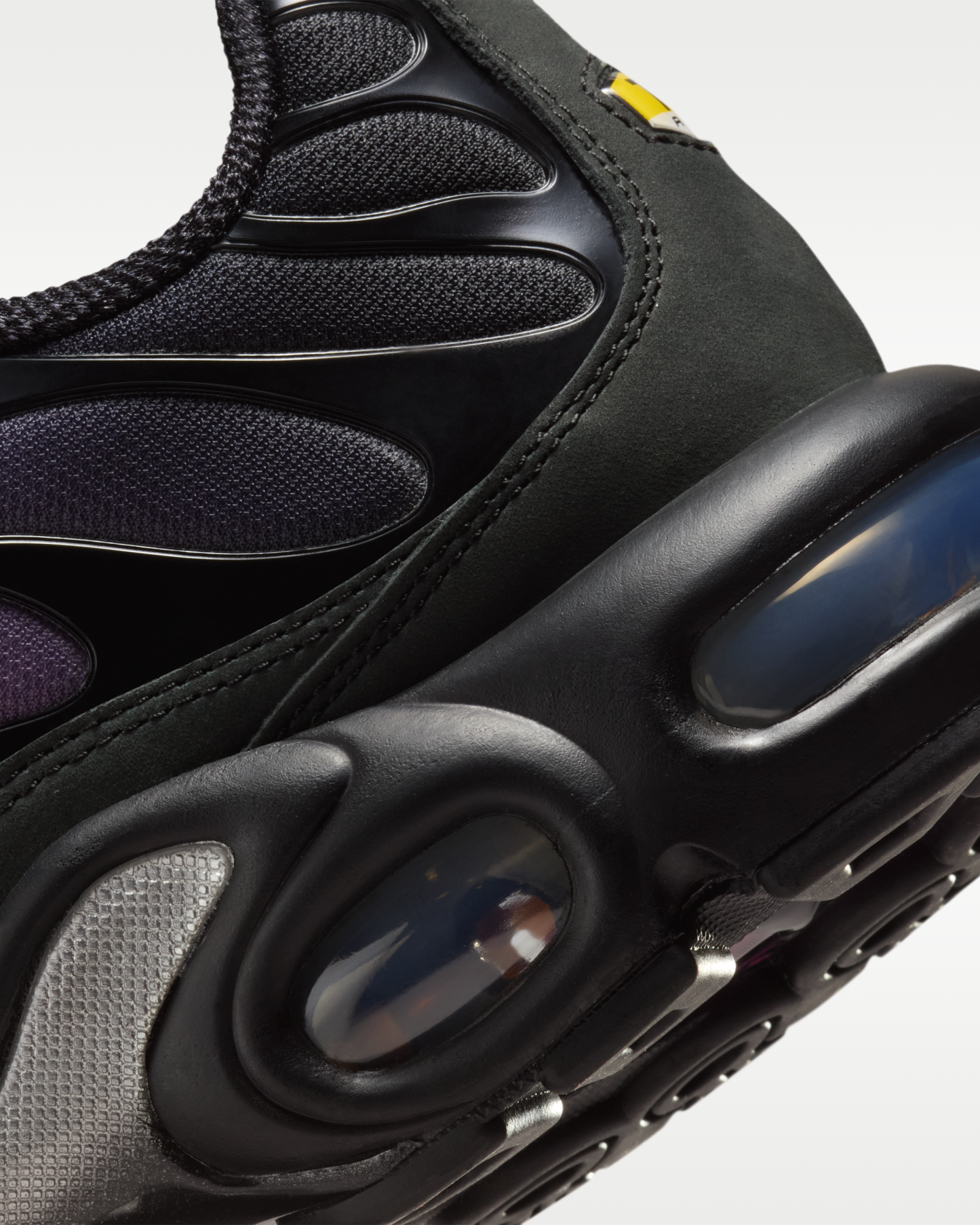 Nike Air Max Plus Women's Shoes - Black/Metallic Silver/Peony - View 8