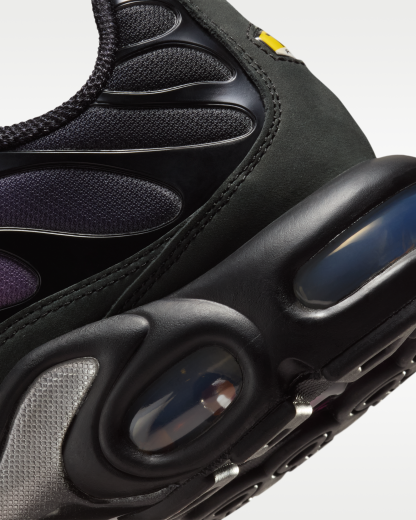 Nike Air Max Plus Women's Shoes - Black/Metallic Silver/Peony - View 8