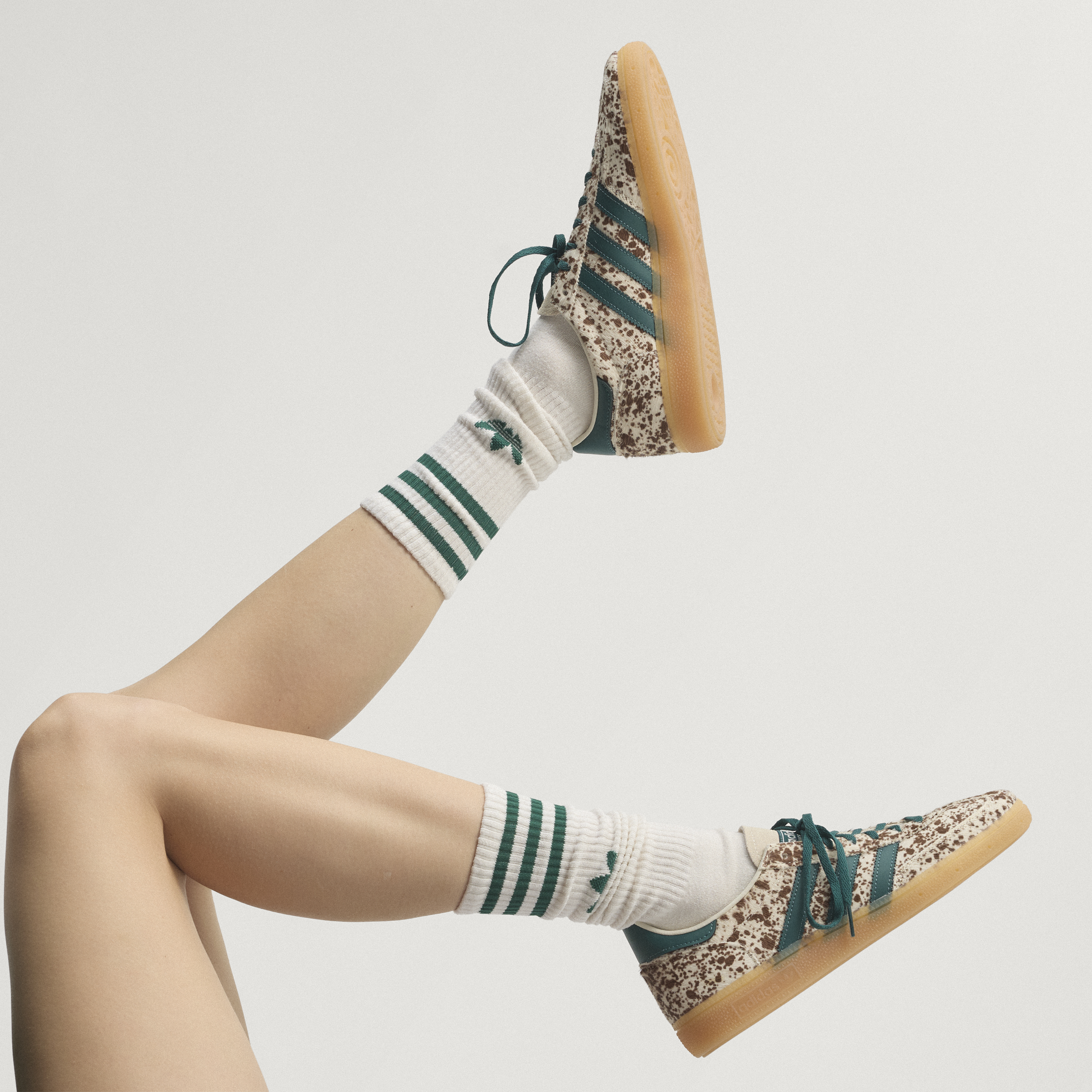 adidas HANDBALL SPEZIAL SHOES - Off White / Rich Green / Dark Brown - View 2