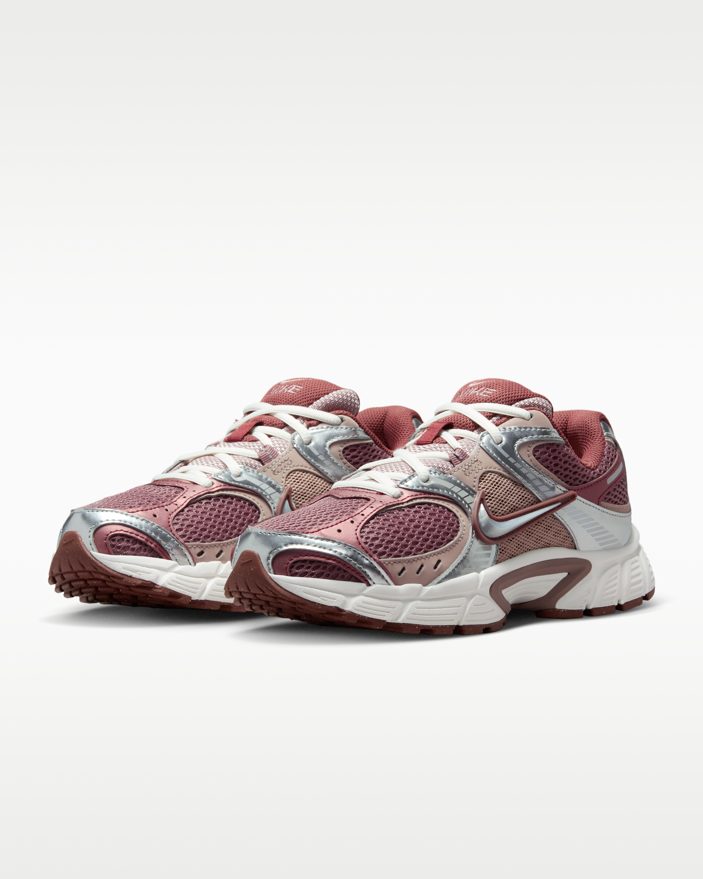 Nike V5 RNR Women's Shoes with Reflective Design Accents - Smokey Mauve/Red Sepia/Malt/Metallic Silver - View 5