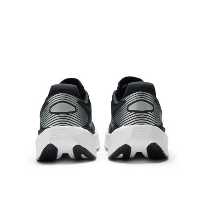 New Balance FuelCell Rebel v5, MFCXLO5