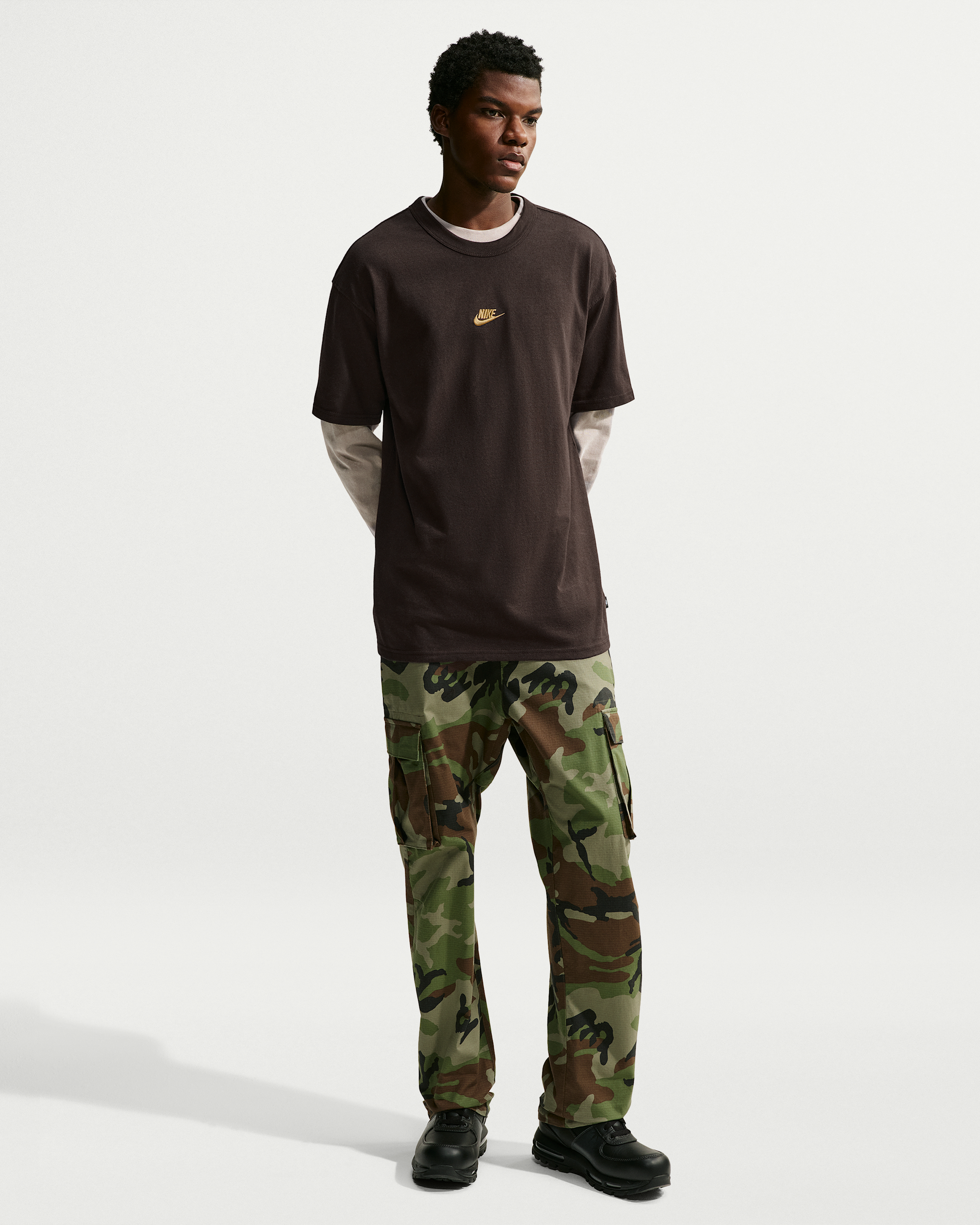 Nike Sportswear Premium Essentials Men's T-Shirt - Velvet Brown/Flat Gold - View 4