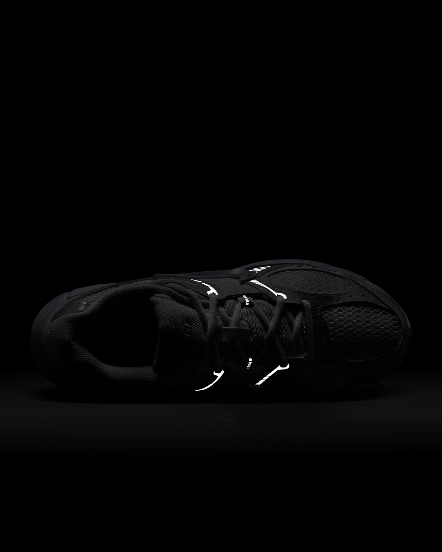 Nike V5 RNR Women's Shoes with Reflective Design Accents - White/Black/Metallic Silver/White - View 9