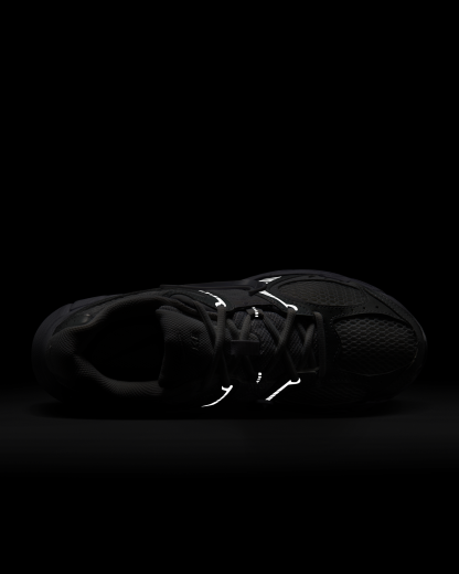 Nike V5 RNR Women's Shoes with Reflective Design Accents - White/Black/Metallic Silver/White - View 9