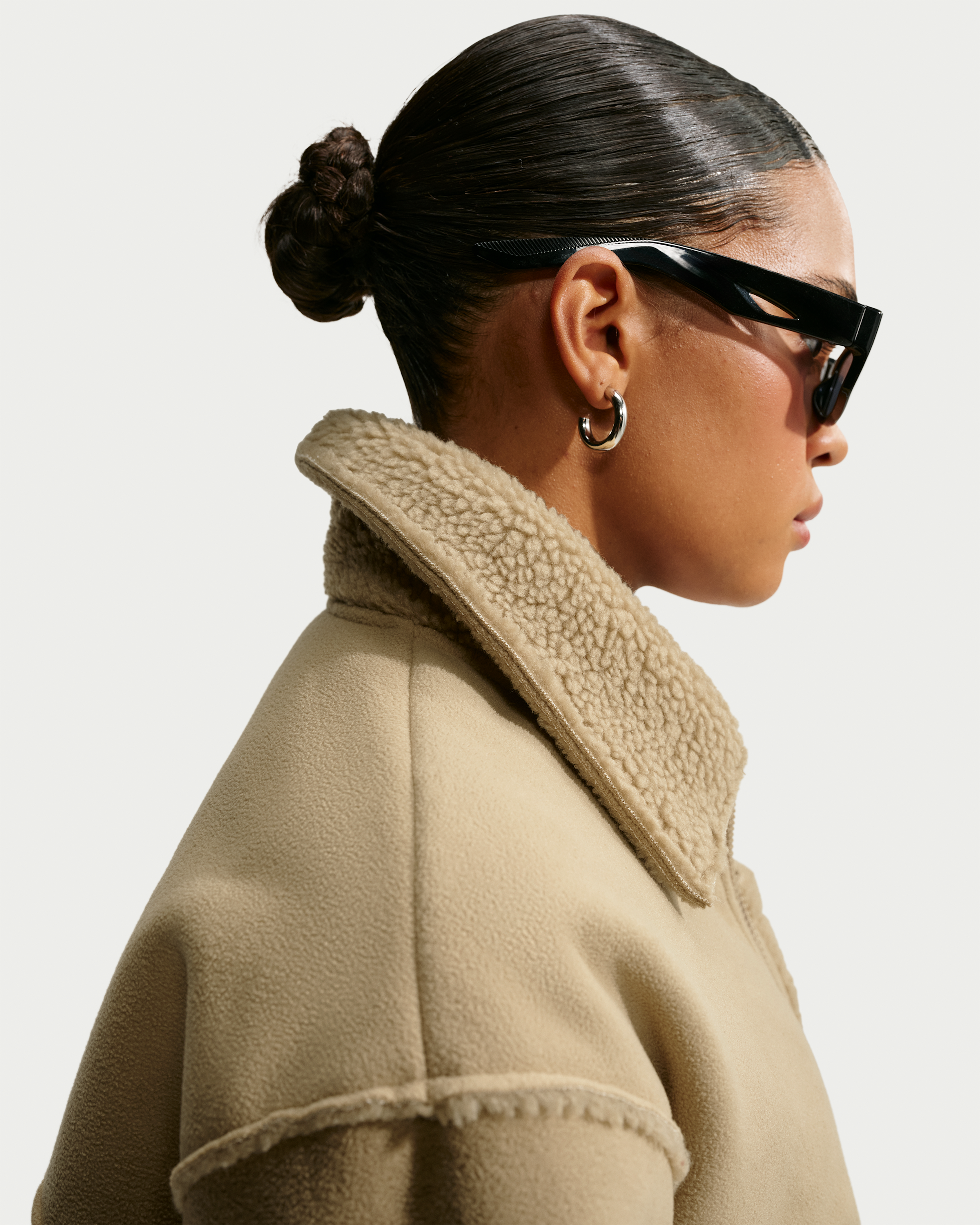 Nike Sportswear Women's Oversized Therma-FIT Chore Jacket - Parachute Beige/Black - View 2