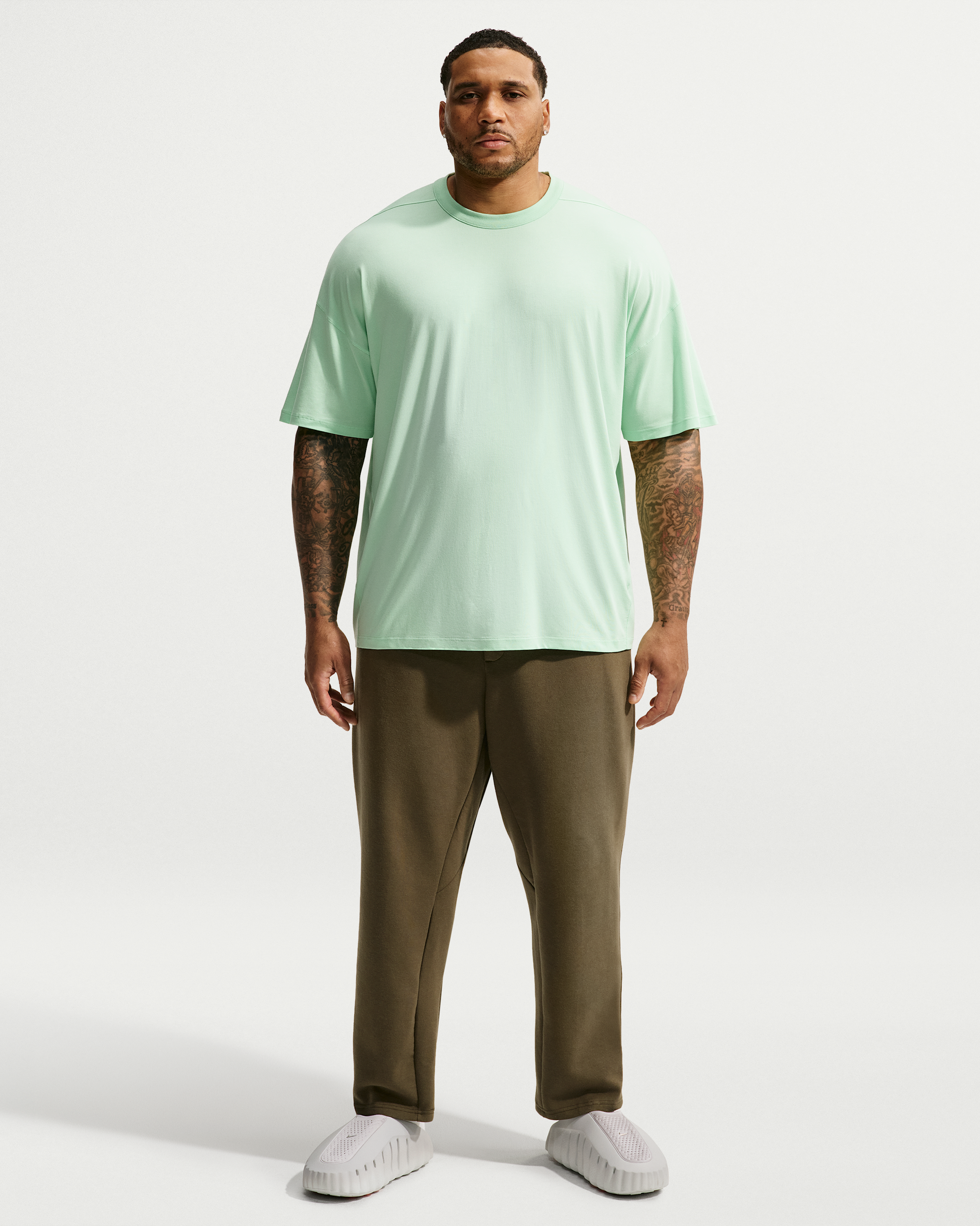 Nike 24.7 ImpossiblySoft Light Men's Dri-FIT Short-Sleeved T-Shirt - Cucumber Calm/Sail/Illusion Green - View 10