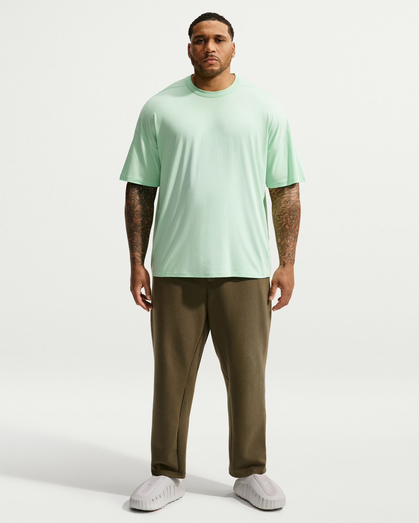Nike 24.7 ImpossiblySoft Light Men's Dri-FIT Short-Sleeved T-Shirt - Cucumber Calm/Sail/Illusion Green - View 10