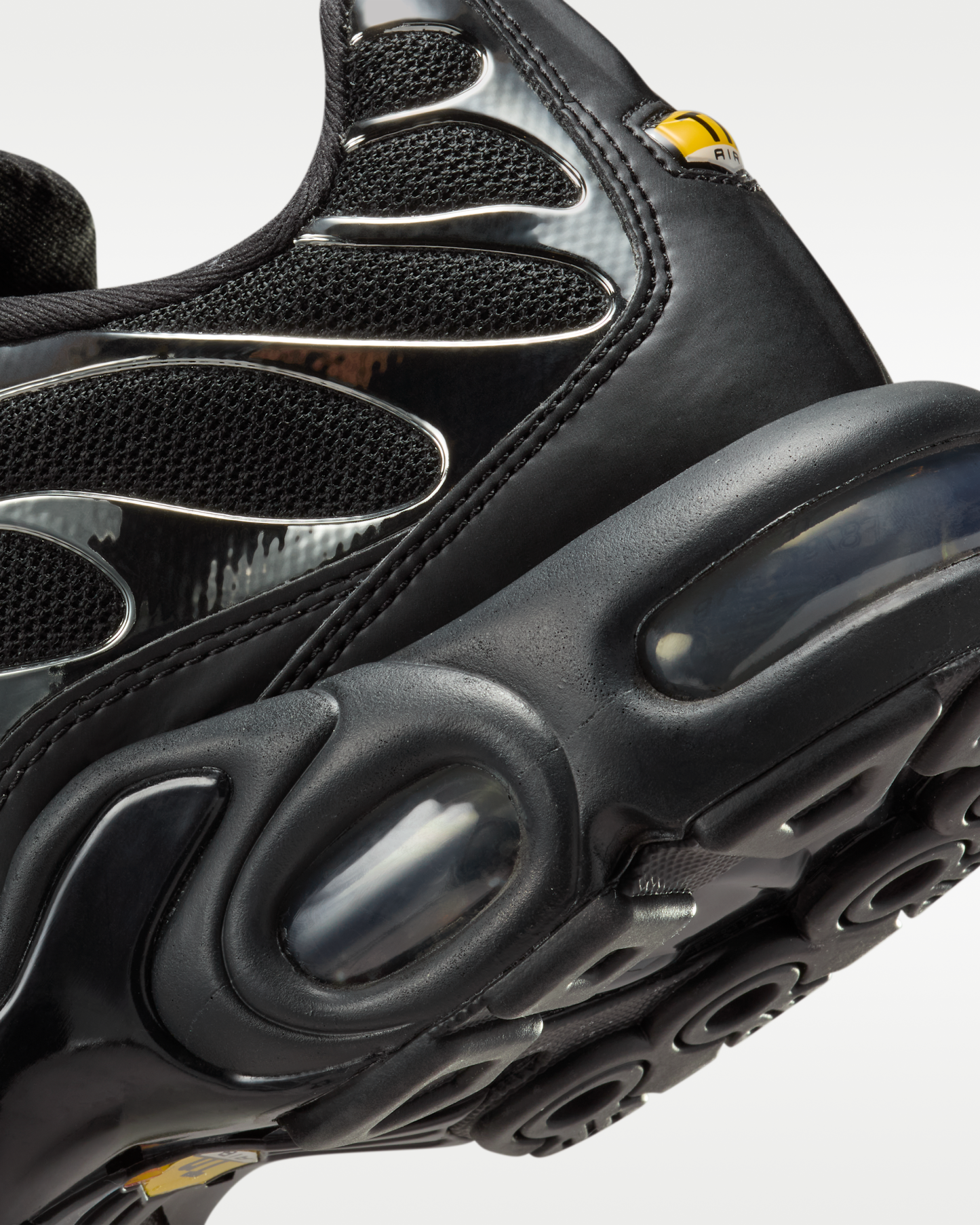 Nike Air Max Plus SE Women's Shoes - Black/Metallic Silver/Laser Crimson/Off-Noir - View 7
