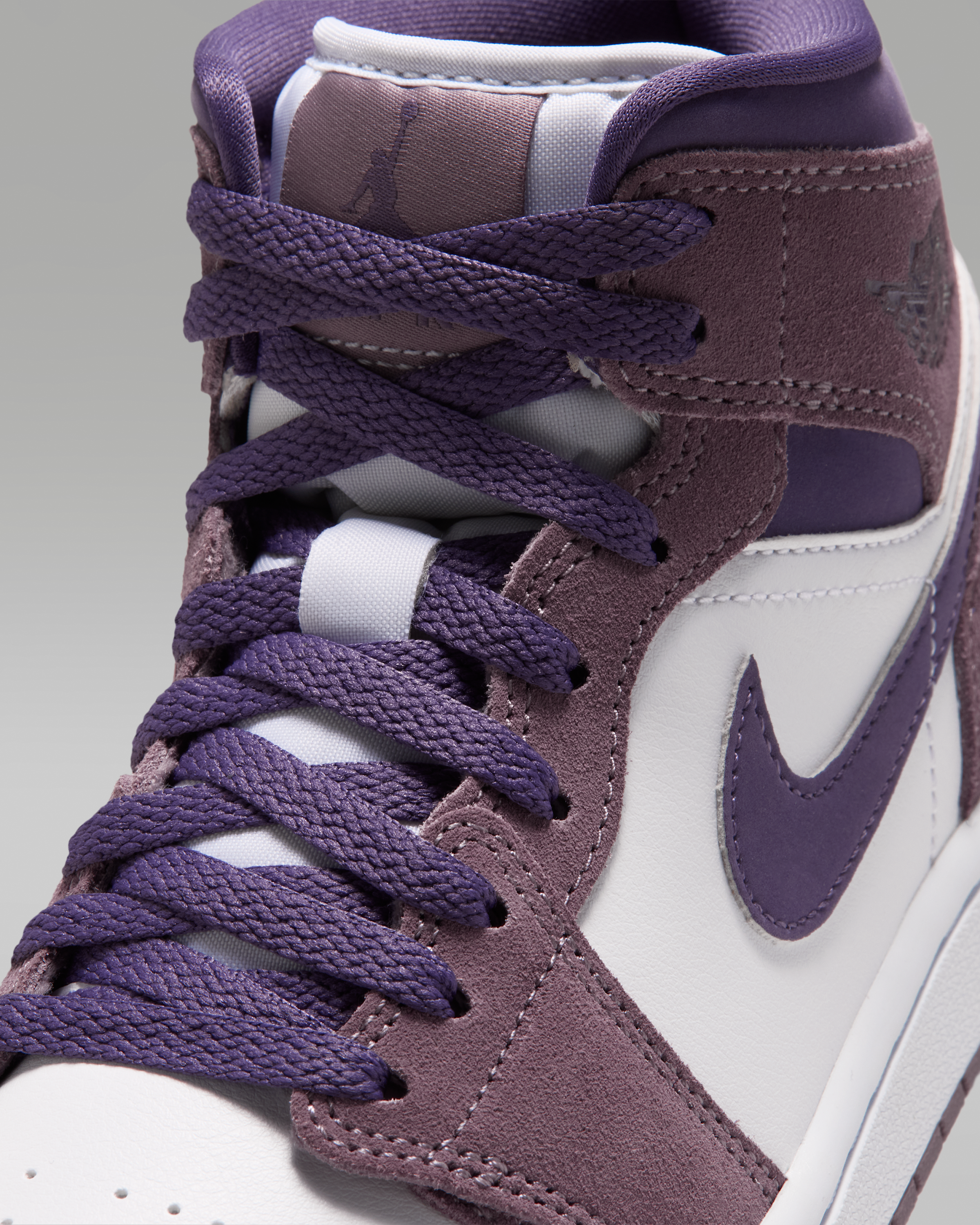 Air Jordan 1 Mid Women's Shoes - Purple Smoke/White/Canyon Purple - View 7